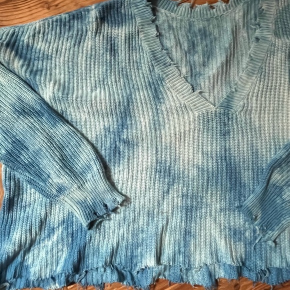 Blue Shark bite top - Picture 2 of 8